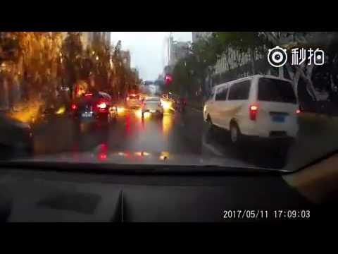 Огненный дождь в Китае: видео
